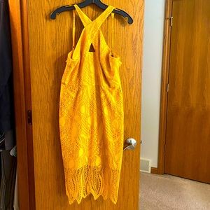 BCBG MAXAZRIA size 4 stunning yellow cross halter dress
